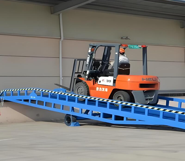 开封移动式卸货平台（叉车用）